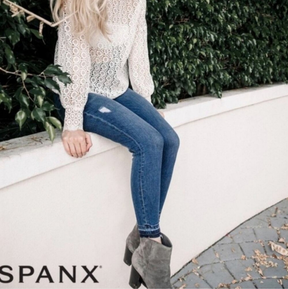 SPANX Distressed Denim Jegging Raw Hem‎ Women's Size Medium
